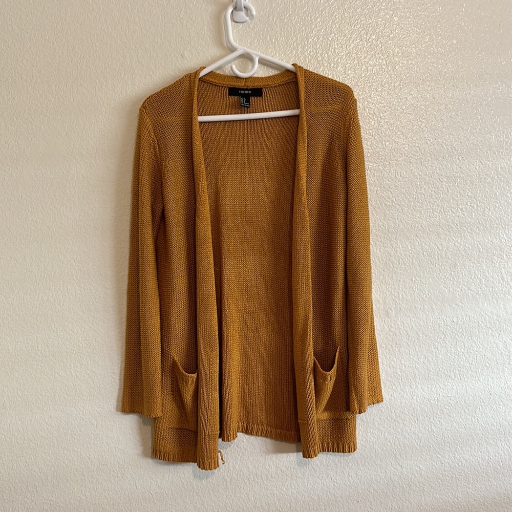 Forever 21 PullOver/Sweater 💛